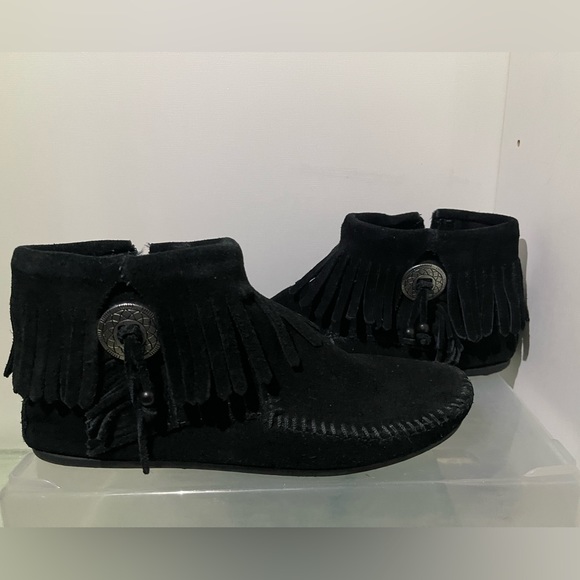 Minnetonka Black Suede Fringe with Concho Booties with Zipper - Picture 5 of 16